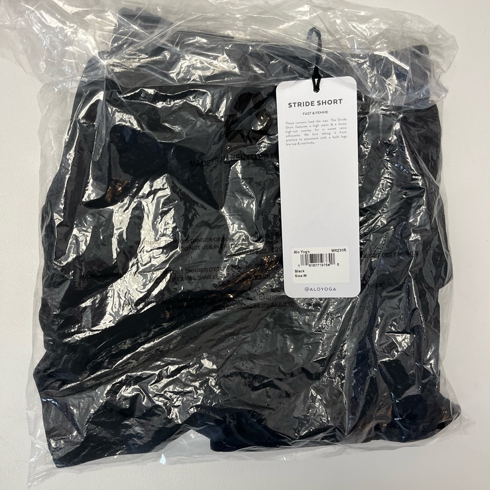 NWT- ALO Yoga Women’s Stride Shorts